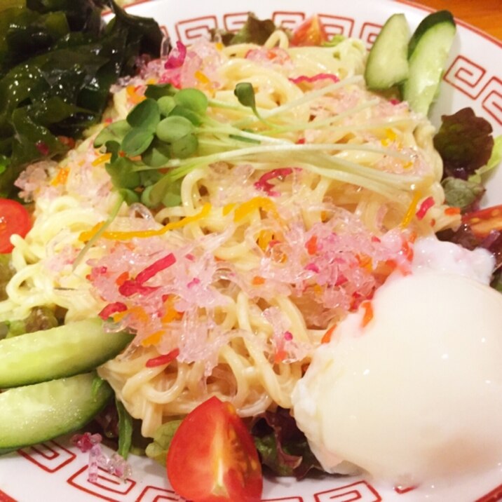 食べる直前によく混ぜて！ゴマだれラーメンサラダ